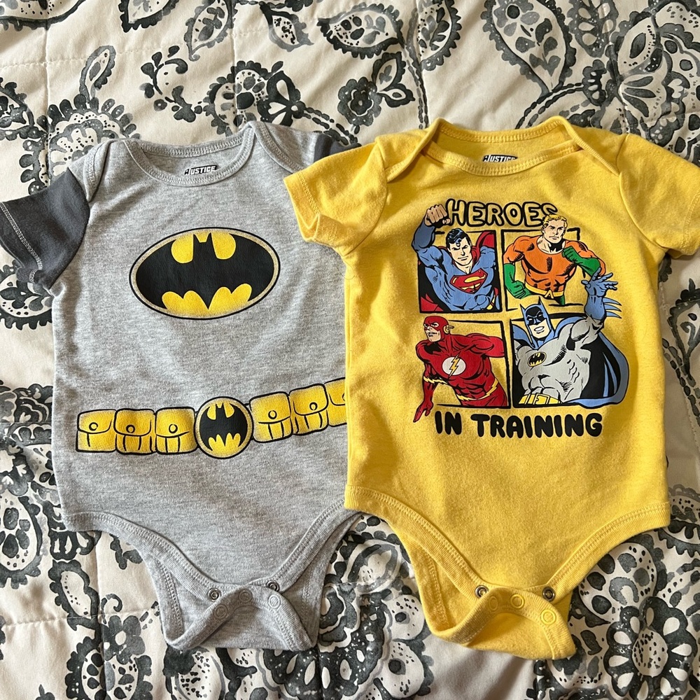 Baby onesies size 6-9 months